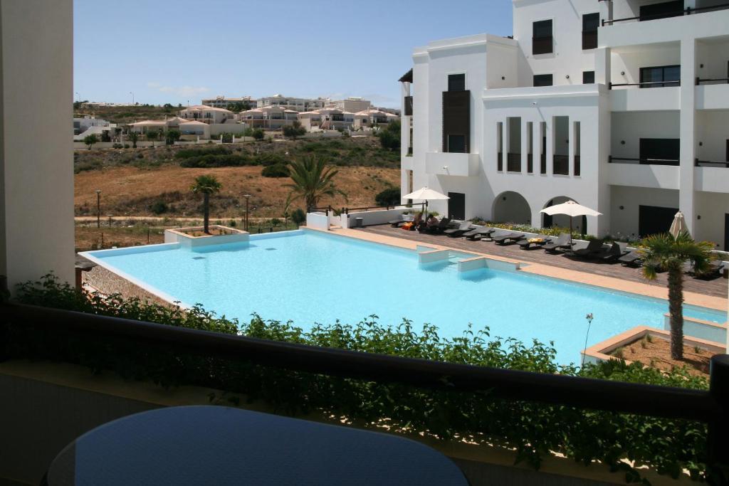 One-Bedroom Apartment with Pool View